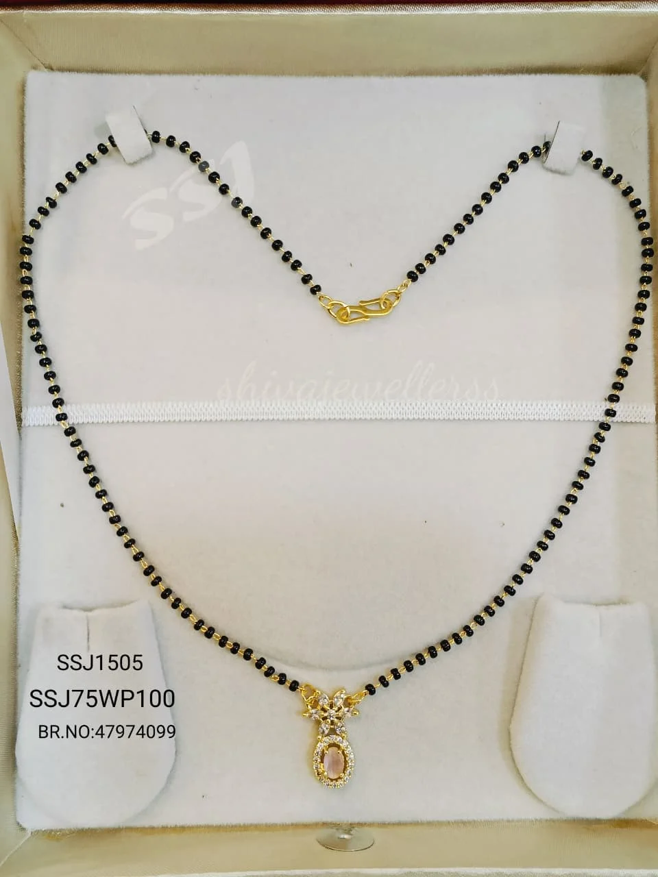 BLACK BEADS SHORT 1505