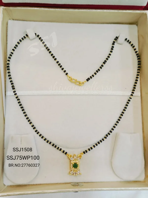 BLACK BEADS SHORT 1508