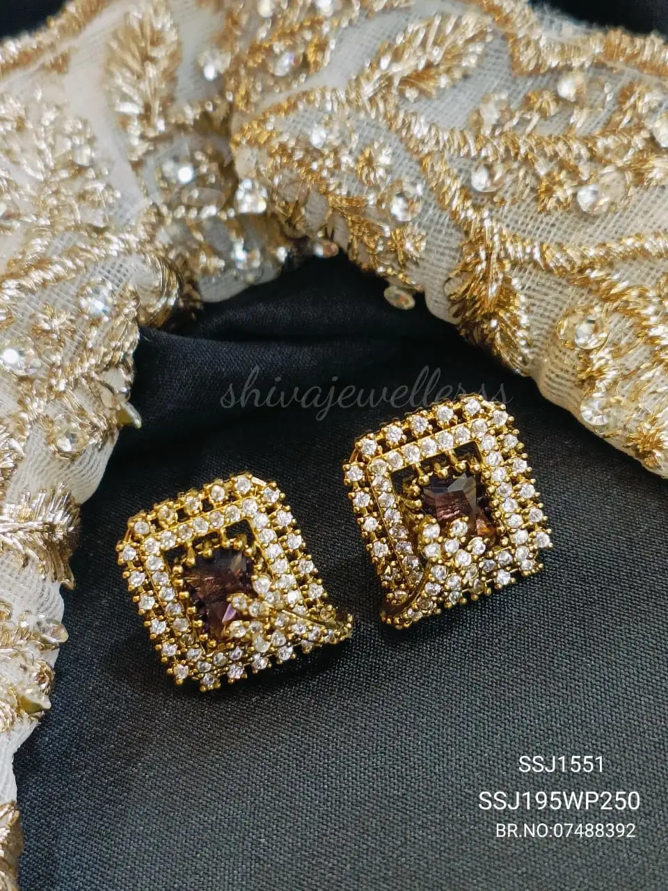 STUDS - Cz SSJ1551