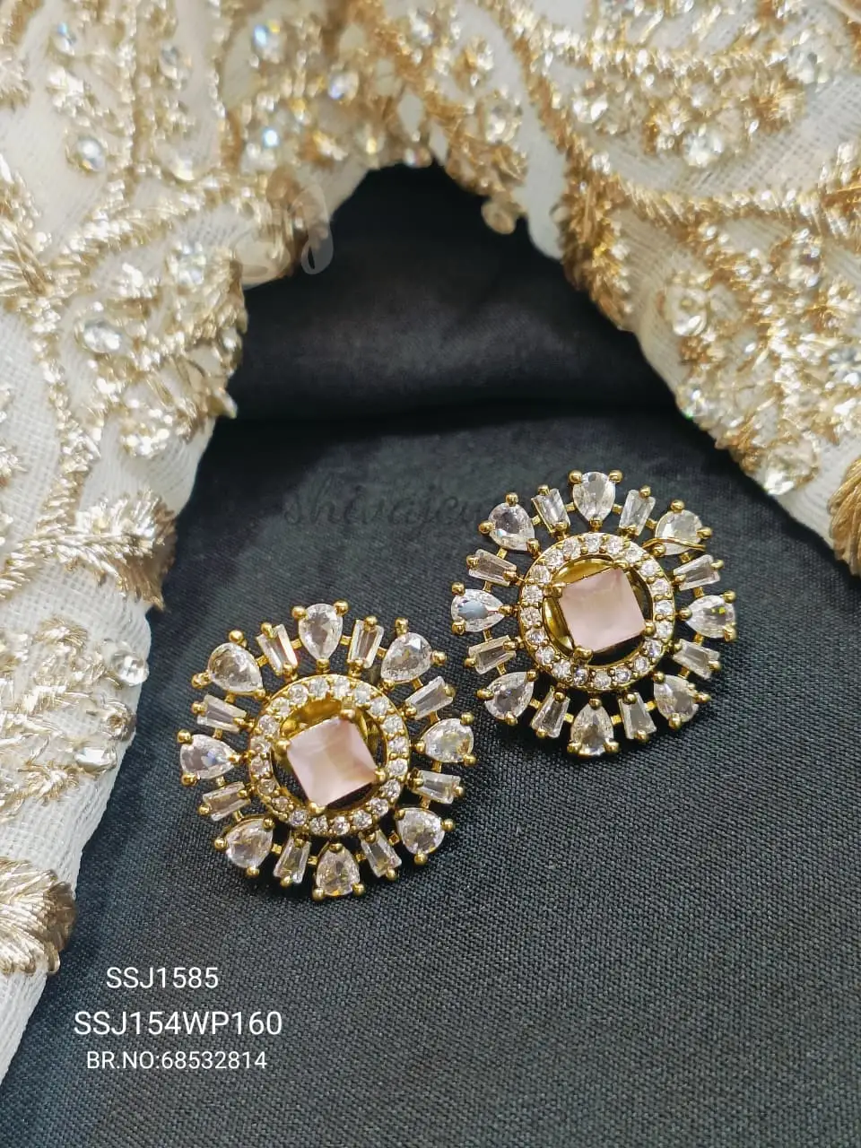 STUDS CZ 1585