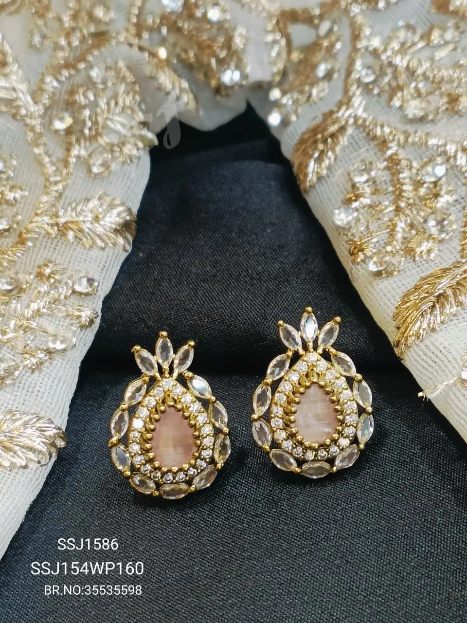 STUDS CZ 1586