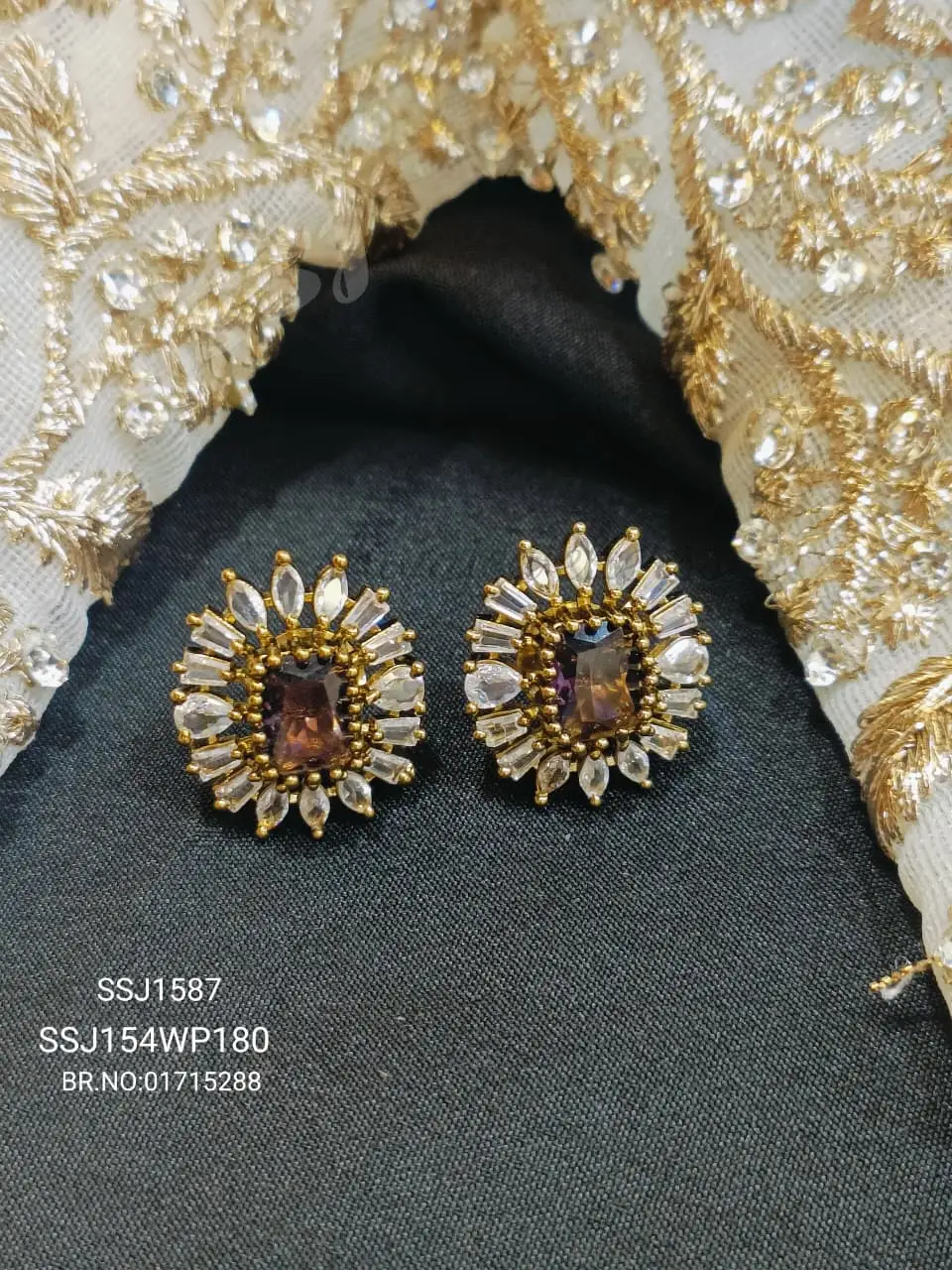 studs ssj 1587