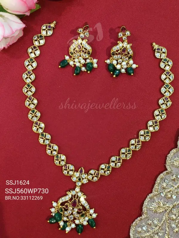 NECKLACES 1624