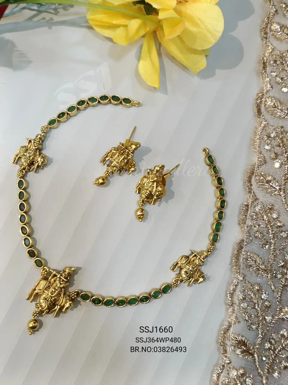 NECKLACES 1660
