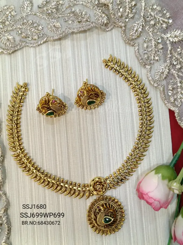 Necklace 1680