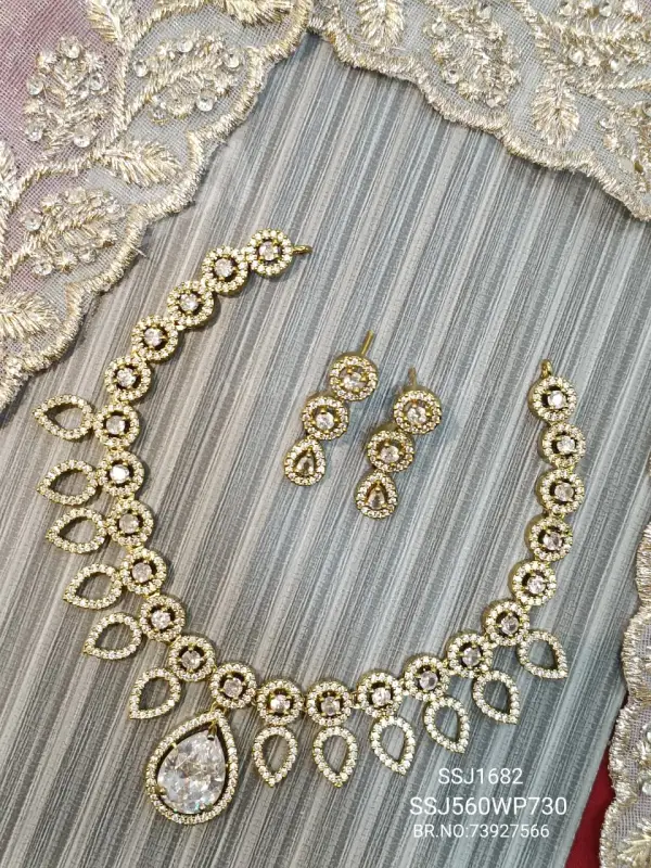 Necklace 1682