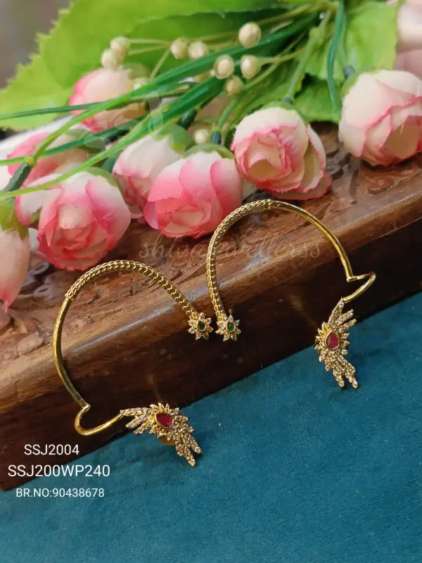 EARCUFFS 2004*