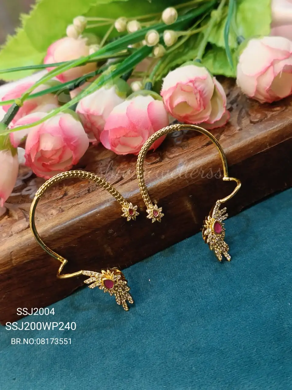 EARCUFFS 2004*
