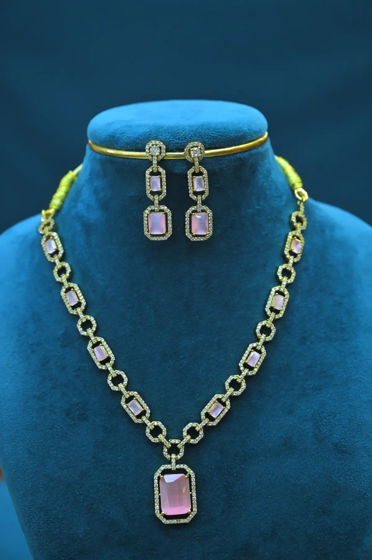 NECK - VICTORIAN - SSJ93