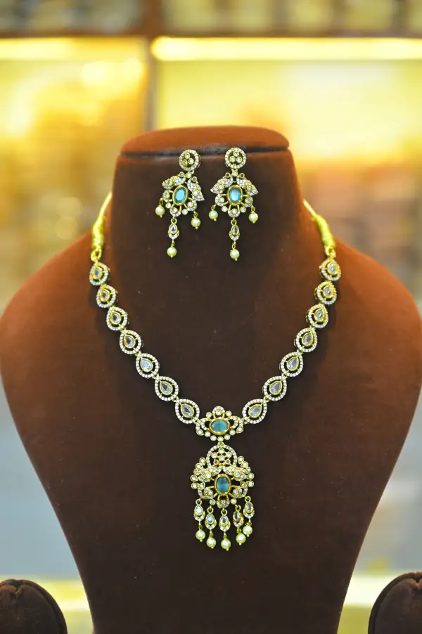 NECK - VICTORIAN - SSJ122