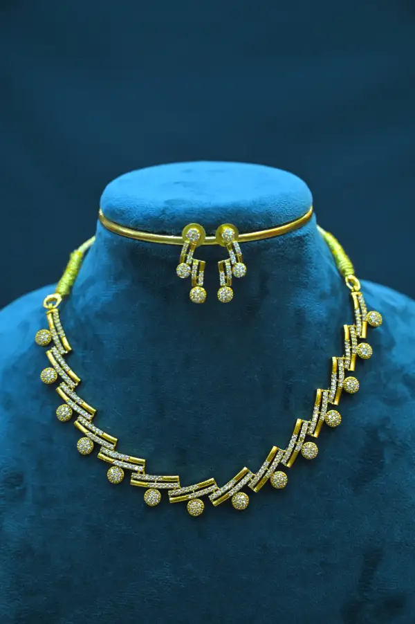 NECK - White